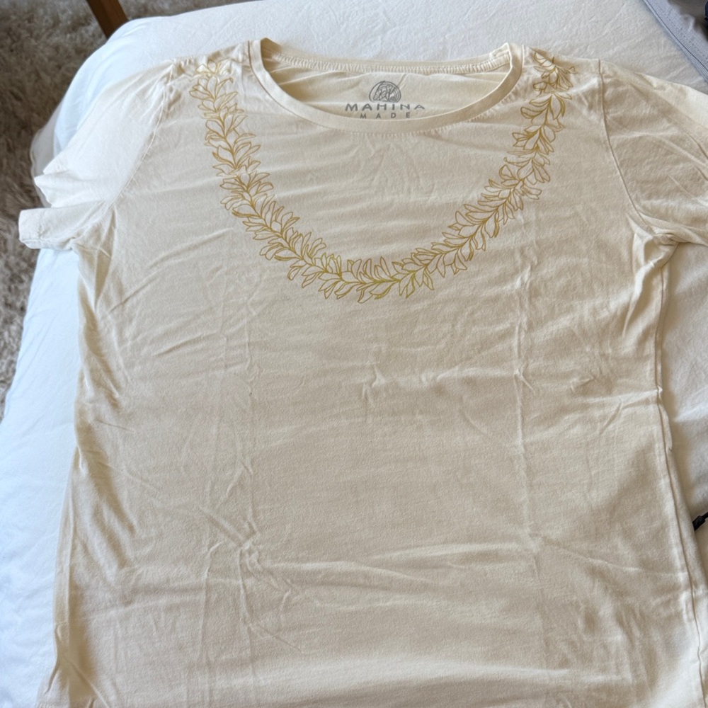 Mahina Made plumeria lei tee